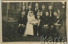 Luty 1957, Lipniki, Ukraińska SRR.
Zdjęcie ślubne Józefa i Julii Bielakiewicz.
Fot. NN, zbiory Archiwum Historii Mówionej Ośrodka KARTA i Domu Spotkań z Historią, udostępniła Julia Bielakiewicz w ramach projektu 