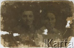 ok. 1910, Lipniki, zabór rosyjski.
Józef Urbanowicz, ojciec Julii Bielakiewicz i Julia Pachorska (siostra matki Julii Bielakiewicz).
Fot. NN, zbiory Archiwum Historii Mówionej Ośrodka KARTA i Domu Spotkań z Historią, udostępniła Julia Bielakiewicz w ramach projektu 