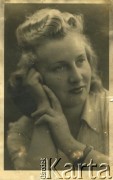 1944, brak miejsca.
Portret Zofii Hurko (z d. Oślizło).
Fot. NN, zbiory Archiwum Historii Mówionej Ośrodka KARTA i Domu Spotkań z Historią, udostępniła Zofia Hurko w ramach projektu „KARTA z Polakami na Wschodzie” (sygnatura nagrania – AHM_PnW_1864).