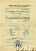 21.06.1937, Nowy Sącz, Polska.
Świadectwo ukończenia przez Zofię Hurko (z d. Oślizło) 7-klasowej Publicznej Szkoły Powszechnej żeńskiej im. Klementyny z Tańskich Hofmanowej w Nowym Sączu.
Zbiory Archiwum Historii Mówionej Ośrodka KARTA i Domu Spotkań z Historią, udostępniła Zofia Hurko w ramach projektu „KARTA z Polakami na Wschodzie” (sygnatura nagrania – AHM_PnW_1864).
