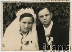 16.07.1958 r., Mościska, Ukraińska SRR, ZSRR.
Fotografia ślubna Stanisława i Marii Kawałek.
Fot. NN, zbiory Archiwum Historii Mówionej Ośrodka KARTA i Domu Spotkań z Historią, udostępnił Stanisław Kawałek w ramach projektu 