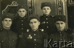1951, Bendery, Mołdawska SRR, ZSRR.
Stanisław Kawałek (1. z prawej w 2. rzędzie) w wojsku radzieckim.
Fot. NN, zbiory Archiwum Historii Mówionej Ośrodka KARTA i Domu Spotkań z Historią, udostępnił Stanisław Kawałek w ramach projektu 