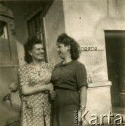 1942, Lwów, okupacja niemiecka.
Stefania Leszczyńska (z prawej) z koleżanką z pracy.
Fot. NN, zbiory Archiwum Historii Mówionej Ośrodka KARTA i Domu Spotkań z Historią, udostępniła Stefania Leszczyńska w ramach projektu 