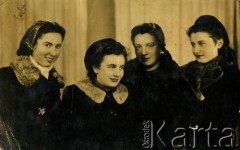 Lata 30., brak miejsca.
Portret kobiet. Fotografia z rodzinnego archiwum Zofii Hurko.
Fot. NN, zbiory Archiwum Historii Mówionej Ośrodka KARTA i Domu Spotkań z Historią, udostępniła Zofia Hurko w ramach projektu 