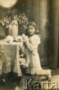 Lata 20., brak miejsca.
Pamiątka I Komunii Świętej. Fotografia z rodzinnego archiwum Zofii Hurko.
Fot. NN, zbiory Archiwum Historii Mówionej Ośrodka KARTA i Domu Spotkań z Historią, udostępniła Zofia Hurko w ramach projektu 