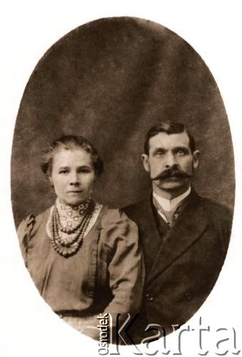 Lata 30., Raj, woj. tarnopolskie, Polska.
Anastazja i Józef Jaremowie, dziadkowie Teresy Luszniak.
Fot. NN, zbiory Archiwum Historii Mówionej Ośrodka KARTA i Domu Spotkań z Historią, udostępniła Teresa Luszniak w ramach projektu 