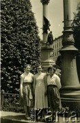 Ok. 1960, Lwów, Ukraińska SRR, ZSRR.
Cecylia Kurylco (z lewej) z koleżankami ze studiów.
Fot. NN, zbiory Archiwum Historii Mówionej Ośrodka KARTA i Domu Spotkań z Historią, udostępniła Cecylia Kurylco w ramach projektu 