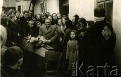 1959, Brzeżany, Ukraińska SRR, ZSRR.
Pogrzeb ojca Cecylii Kurylco.
Fot. NN, zbiory Archiwum Historii Mówionej Ośrodka KARTA i Domu Spotkań z Historią, udostępniła Cecylia Kurylco w ramach projektu 
