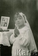 Lata 40., Słonim.
Pamiątka I Komunii Świętej Ireny Korgól.
Fot. NN, zbiory Archiwum Historii Mówionej Ośrodka KARTA i Domu Spotkań z Historią, udostępniła Irena Korgól w ramach projektu 