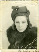 1952, Słonim, Białoruska SRR.
Portret Ireny Korgól.
Fot. NN, zbiory Archiwum Historii Mówionej Ośrodka KARTA i Domu Spotkań z Historią, udostępniła Irena Korgól w ramach projektu 
