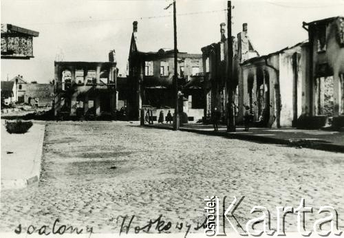 1941, Wołkowysk, okupacja niemiecka.
Zniszczenia wojenne.
Fot. NN, zbiory Archiwum Historii Mówionej Ośrodka KARTA i Domu Spotkań z Historią, udostępniła Maria Prońko w ramach projektu 