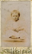 1901, Słonim, zabór rosyjski.
Portret Heleny (Halki) Siedleckiej. Fotografia wykonana w atelier fotograficznym 
