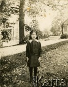 Lata 20., Słonim, woj. nowogródzkie, Polska.
Portret Tamary Danik, córki Zofii Danik.
Fot. NN, zbiory Archiwum Historii Mówionej Ośrodka KARTA i Domu Spotkań z Historią udostępniła Helena Pietrakowa w ramach projektu 
