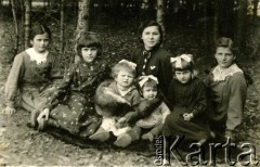 Lata 40., ZSRR.
Fotografia rodzinna ze zbiorów Leonardy Rewkowskiej.
Fot. NN, zbiory Archiwum Historii Mówionej Ośrodka KARTA i Domu Spotkań z Historią, udostępniła Rewkowska Leonarda w ramach projektu 