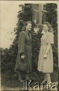 Ok. 1949, Dubno, Ukraińska SRR, ZSRR.
Eleonora Grzybowska (1. z lewej) z koleżanką.
Fot. NN, zbiory Archiwum Historii Mówionej Ośrodka KARTA i Domu Spotkań z Historią, udostępniła Eleonora Grzybowska w ramach projektu 