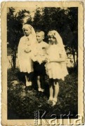 Lata 40., Zdołbunów, woj. wołyńskie, Polska.
I komunia święta Ireny Horoszko i jej siostry.
Fot. NN, zbiory Archiwum Historii Mówionej Ośrodka KARTA i Domu Spotkań z Historią, udostępniła Irena Horoszko w ramach projektu 