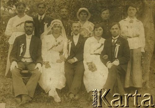 Przed 1939, brak miejsca.
Fotografia ślubna z rodzinnego archiwum Dany Iwanowskiej.
Fot. NN, zbiory Archiwum Historii Mówionej Ośrodka KARTA i Domu Spotkań z Historią, udostępniła Dana Iwanowska w ramach projektu 