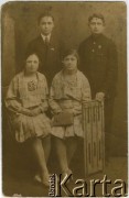 Przed 1939, brak miejsca.
Fotografia rodzinna ze zbiorów Dany Iwanowskiej.
Fot. NN, zbiory Archiwum Historii Mówionej Ośrodka KARTA i Domu Spotkań z Historią, udostępniła Dana Iwanowska w ramach projektu 