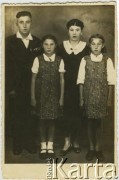Przed 1939, brak miejsca.
Fotografia rodzinna ze zbiorów Dany Iwanowskiej.
Fot. NN, zbiory Archiwum Historii Mówionej Ośrodka KARTA i Domu Spotkań z Historią, udostępniła Dana Iwanowska w ramach projektu 