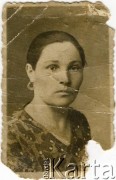 Przed 1939, brak miejsca.
Portret kobiety. Fotografia ze zbiorów Anny Bernackiej.
Fot. NN, zbiory Archiwum Historii Mówionej Ośrodka KARTA i Domu Spotkań z Historią, udostępniła Anna Bernacka w ramach projektu 