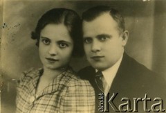 Brak daty, brak miejsca.
Portret małżonków.
Fot. NN, zbiory Archiwum Historii Mówionej Ośrodka KARTA i Domu Spotkań z Historią, udostępniła Janina Pawłowska w ramach projektu 