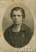 Lata 30., brak miejsca.
Portret kobiety, prawdopodobnie matki Janiny Pawłowskiej.
Fot. NN, zbiory Archiwum Historii Mówionej Ośrodka KARTA i Domu Spotkań z Historią, udostępniła Janina Pawłowska w ramach projektu 