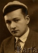 Przed 1939, brak miejsca.
Portret mężczyzny.
Fot. NN, zbiory Archiwum Historii Mówionej Ośrodka KARTA i Domu Spotkań z Historią, udostępniła Janina Pawłowska w ramach projektu 
