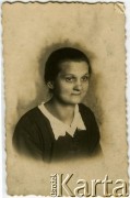 Przed 1939, brak miejsca.
Portret kobiety. Fotografia z archiwum rodzinnego Janiny Pawłowskiej.
Fot. NN, zbiory Archiwum Historii Mówionej Ośrodka KARTA i Domu Spotkań z Historią, udostępniła Janina Pawłowska w ramach projektu 