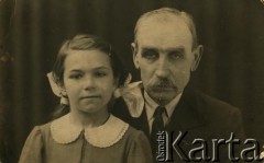 Lata 30., Wilno, Polska
Longina Anpowska wraz z ojcem.
Fot. NN, zbiory Archiwum Historii Mówionej Ośrodka KARTA i Domu Spotkań z Historią, udostępniła Longina Anpowska w ramach projektu 