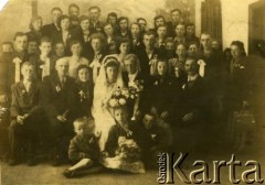 Maj 1954, Mościska, Ukraińska SRR, ZSRR.
Uroczystość ślubna Stanisławy Wiącek (z d. Kuc).
Fot. NN, zbiory Archiwum Historii Mówionej Ośrodka KARTA i Domu Spotkań z Historią, udostępniła Stanisława Wiącek w ramach projektu 