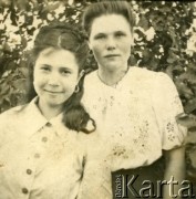 Koniec lat 50., Czkałowo, Kazachska SRR, ZSRR.
Halina Szymczyszyna (z prawej) z koleżanką.
Fot. NN, zbiory Archiwum Historii Mówionej Ośrodka KARTA i Domu Spotkań z Historią, udostępniła Halina Szymczyszyna w ramach projektu 