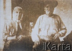 Ok. 1900, Adampol (Polonezköy), Imperium Osmańskie.
Jan Dochoda z żoną Anną - pradziadkowie Antoniego Dochody.
Fot. NN, zbiory Archiwum Historii Mówionej Ośrodka KARTA i Domu Spotkań z Historią, udostępnił Antoni Dochoda w ramach projektu 