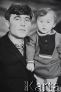 1976, Gladiany, Mołdawska SRR, ZSRR.
Karol Kotulewicz z córką Karoliną.
Fot. NN, zbiory Archiwum Historii Mówionej Ośrodka KARTA i Domu Spotkań z Historią, udostępnił Karol Kotulewiczw ramach projektu 