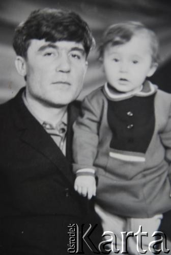 1976, Gladiany, Mołdawska SRR, ZSRR.
Karol Kotulewicz z córką Karoliną.
Fot. NN, zbiory Archiwum Historii Mówionej Ośrodka KARTA i Domu Spotkań z Historią, udostępnił Karol Kotulewiczw ramach projektu 