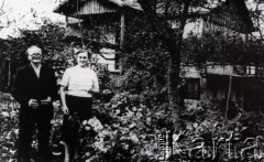 1960, Adampol (Polonezköy), Turcja.
Czesław i Apolonia Ryży przed własnym domem.
Fot. NN, zbiory Archiwum Historii Mówionej Ośrodka KARTA i Domu Spotkań z Historią, udostępnił Lesław Ryży w ramach projektu 