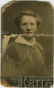 1917, Wiedeń, Austro-Węgry.
Portret Julii Bartkiewicz z domu Jaszczyńskiej, matki Ireny Hopulele. Fotografia wykonana w atelier fotograficznym 