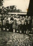 Lata 60., Rumunia.
Ślub Stanisława Bartkiewicza, brata Antoniny Hopulele z d. Bartkiewicz.
Fot. NN, zbiory Archiwum Historii Mówionej Ośrodka KARTA i Domu Spotkań z Historią, udostępniła Antonina Hopulele w ramach projektu 