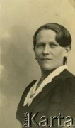 Prawdopodobnie lata 40., brak miejsca.
Bronisława Dylewicz, z domu Zaława, matka Rozalii Dylewicz (potem Andraikeniene).
Fot. NN, zbiory Archiwum Historii Mówionej Ośrodka KARTA i Domu Spotkań z Historią, udostępniła Rozalia Andraikeniene w ramach projektu 