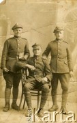 Ok. 1918, Polska.
Żołnierze. Na fotografii prawdopodobnie ojciec Aliny Jakubowicz.
Fot. NN, zbiory Archiwum Historii Mówionej Ośrodka KARTA i Domu Spotkań z Historią, udostępniła Alina Jakubowicz w ramach projektu 