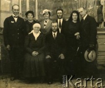 Po 1945, brak miejsca.
Fotografia grupowa.
Fot. NN, zbiory Archiwum Historii Mówionej Ośrodka KARTA i Domu Spotkań z Historią, udostępniła Alina Jakubowicz w ramach projektu 