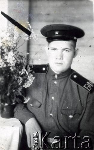 Lata 50., ZSRR.
Żołnierz marynarki wojennej ZSRR.
Fot. NN, zbiory Archiwum Historii Mówionej Ośrodka KARTA i Domu Spotkań z Historią, udostępnił Mieczysław Rodziewicz w ramach projektu 