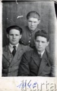 1948, ZSRR.
Mieczysław Radziewicz (1. z prawej) z braćmi.
Fot. NN, zbiory Archiwum Historii Mówionej Ośrodka KARTA i Domu Spotkań z Historią, udostępnił Mieczysław Rodziewicz w ramach projektu 