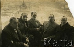 20.11.1937, Wilno, Polska.
Grupa mężczyzn na wieży kościoła pw. św. Jana Chrzciciela i św. Jana Ewangelisty w Wilnie.
Fot. NN, zbiory Archiwum Historii Mówionej Ośrodka KARTA i Domu Spotkań z Historią, udostępnił Stanisław Baraniuk w ramach projektu 