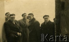 20.11.1937, Wilno, Polska.
Grupa mężczyzn na wieży kościoła pw. św. Jana Chrzciciela i św. Jana Ewangelisty w Wilnie.
Fot. NN, zbiory Archiwum Historii Mówionej Ośrodka KARTA i Domu Spotkań z Historią, udostępnił Stanisław Baraniuk w ramach projektu 