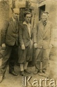 Lata 30., brak miejsca.
Portret trzech mężczyzn. Fotografia z rodzinnego archiwum Stanisława Baraniuka.
Fot. NN, zbiory Archiwum Historii Mówionej Ośrodka KARTA i Domu Spotkań z Historią, udostępnił Stanisław Baraniuk w ramach projektu 
