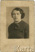 Pocz XX wieku, brak miejsca.
Portret kobiety. Fotografia z archiwum rodzinnego Stanisława Baraniuka.
Fot. NN, zbiory Archiwum Historii Mówionej Ośrodka KARTA i Domu Spotkań z Historią, udostępnił Stanisław Baraniuk w ramach projektu 