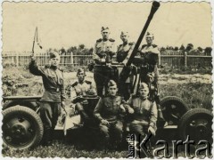 Po 1939, brak miejsca.
Grupa żołnierzy Sił Powietrznych ZSRR.
Fot. NN, zbiory Archiwum Historii Mówionej Ośrodka KARTA i Domu Spotkań z Historią, udostępnił Stanisław Baraniuk w ramach projektu 