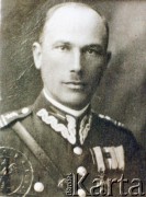 1935, Lwów (?), Polska.
Rotmistrz Józef Bokota, kawalerzysta 14. Pułku Ułanów Jazłowieckich w mundurze z odznaczeniami: Złotym Krzyżem Orderu i trzema Krzyżami Walecznych.
Fot. NN, zbiory Archiwum Historii Mówionej Ośrodka KARTA i Domu Spotkań z Historią, udostępnił Stanisław Bokota w ramach projektu 