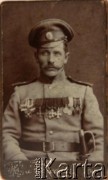 Ok. 1910, Krzemieniec, Cesarstwo Rosyjskie.
Aleksander Muzalewski, dziadek Izabeli Tyrkin, w mundurze armii carskiej.
Fot. NN, zbiory Archiwum Historii Mówionej Ośrodka KARTA i Domu Spotkań z Historią, udostępniła Izabela Tyrkin w ramach projektu 