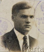 Lata 30., Krzemieniec, woj. wołyńskie, Polska.
Bronisław Kostowski, ojciec Izabeli Tyrkin.
Fot. NN, zbiory Archiwum Historii Mówionej Ośrodka KARTA i Domu Spotkań z Historią, udostępniła Izabela Tyrkin w ramach projektu 